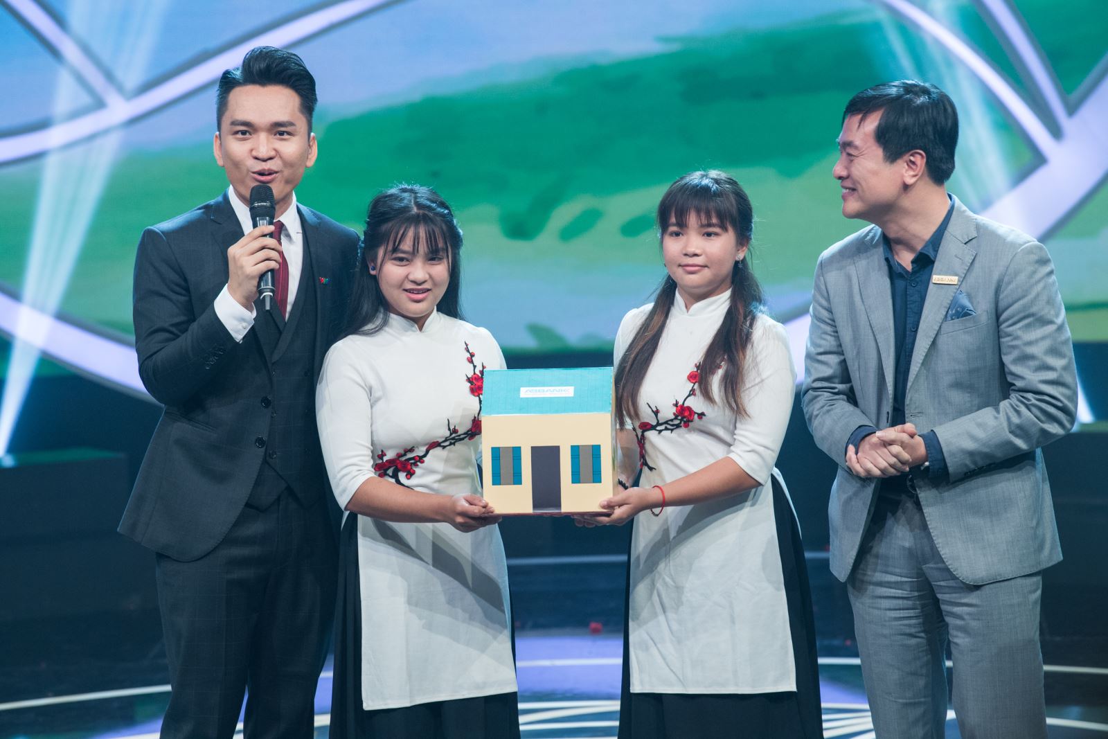Gala “Cặp Lá Yêu Thương – Tết An Bình” - đêm của những ước mơ được ươm mầm