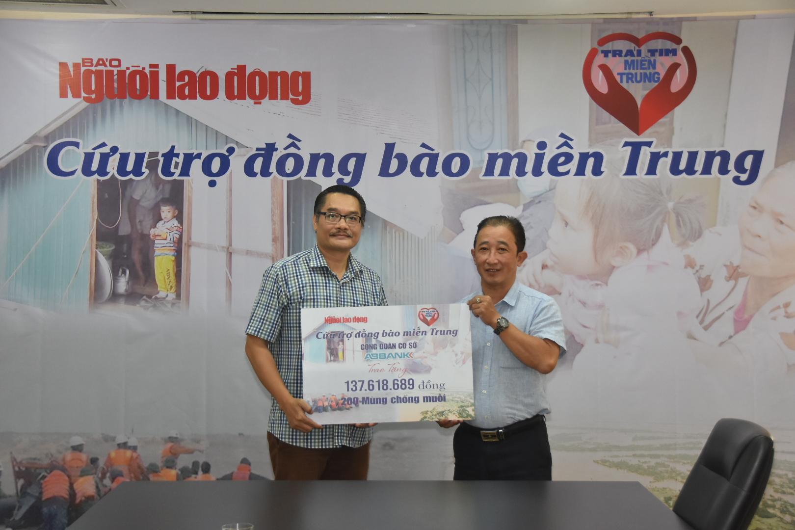 Công đoàn ABBANK cùng Báo Người Lao động cứu trợ đồng bào miền Trung