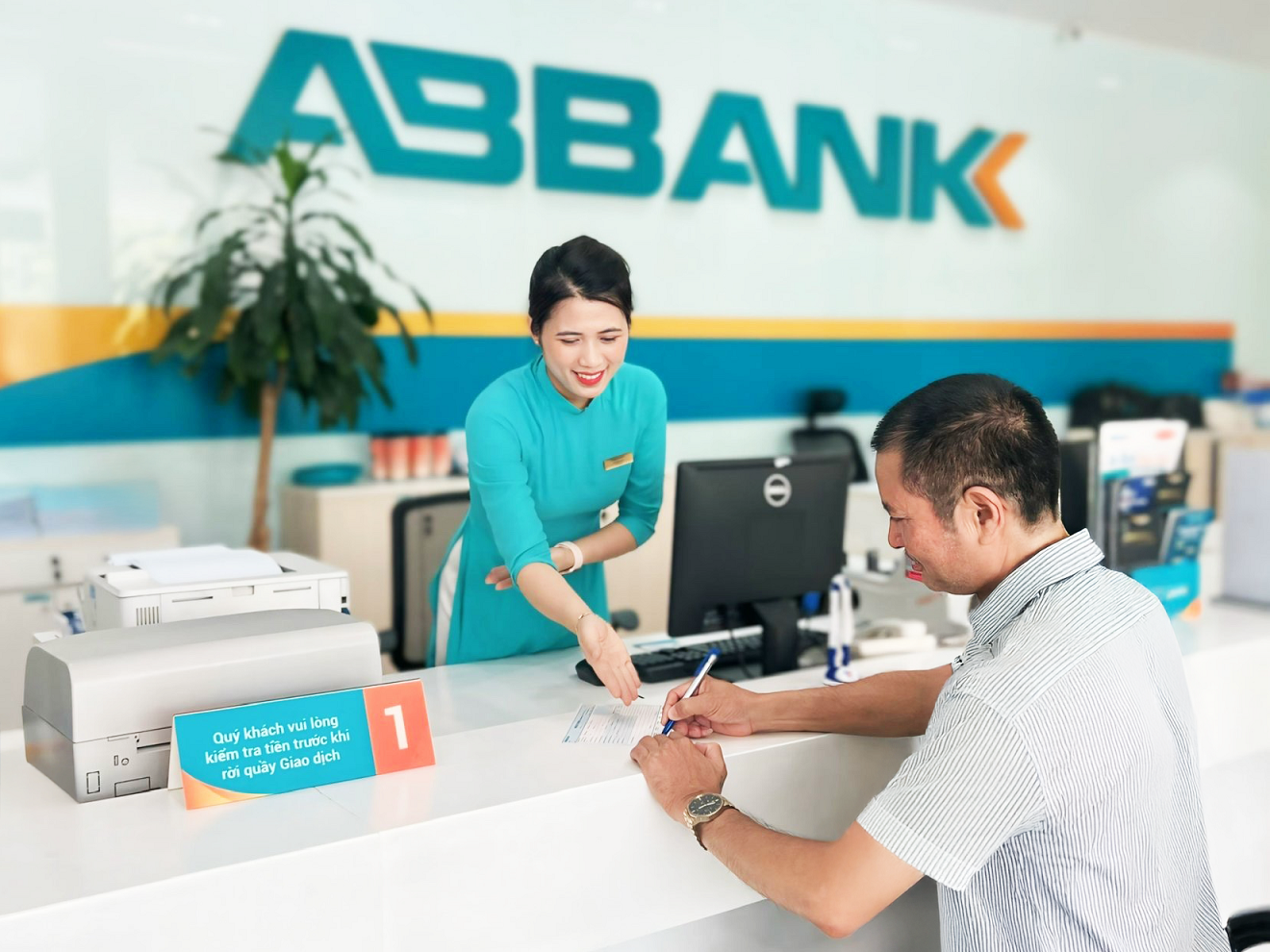 ABBANK GIẢM LÃI SUẤT ĐẾN 2,8%/NĂM, TIẾP SỨC KHÁCH HÀNG PHỤC HỒI SAU BÃO<br />  