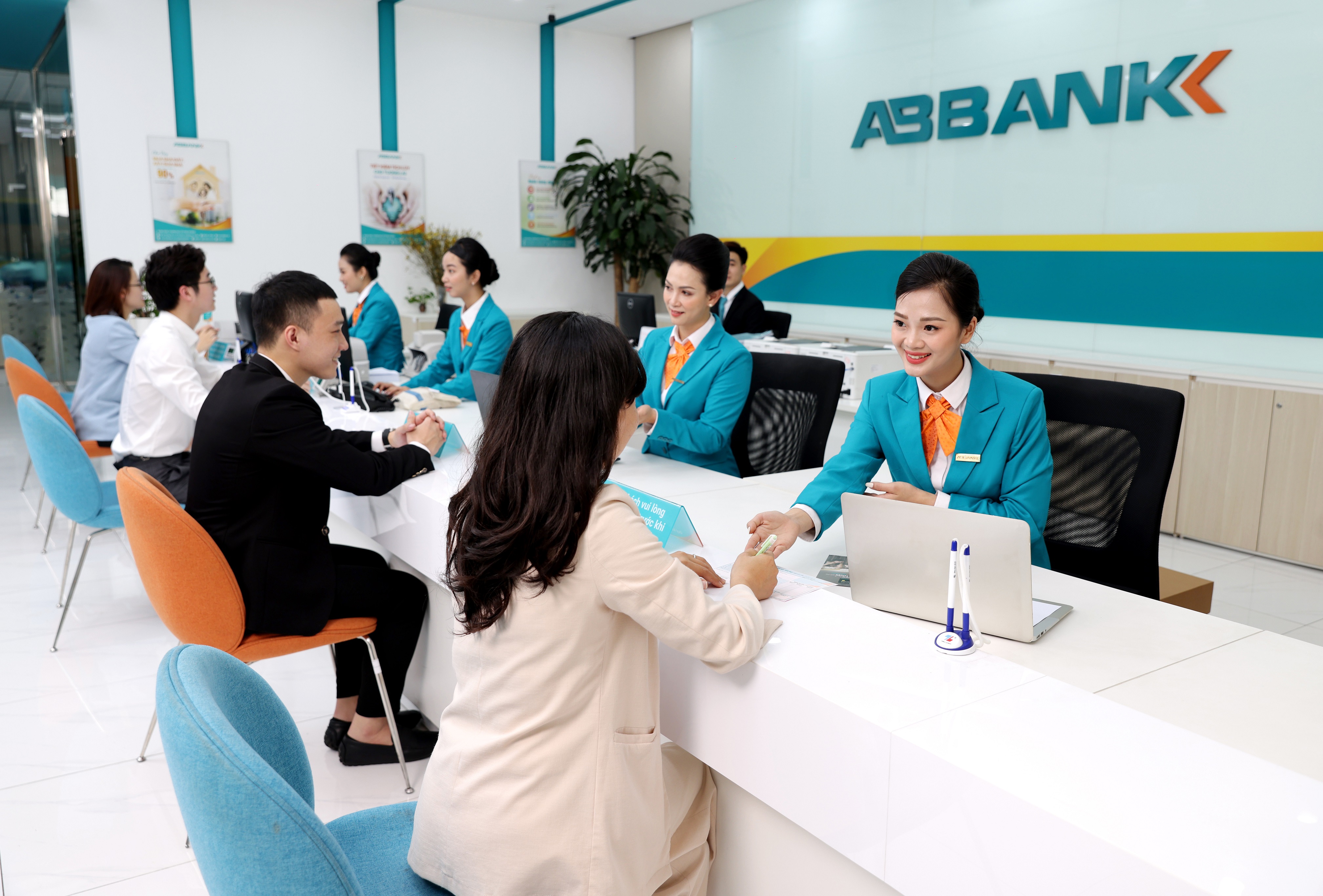 ABBANK KIỆN TOÀN NHÂN SỰ CẤP CAO, CỦNG CỐ NỀN TẢNG QUẢN TRỊ HƯỚNG TỚI GIAI ĐOẠN PHÁT TRIỂN MỚI<br />  